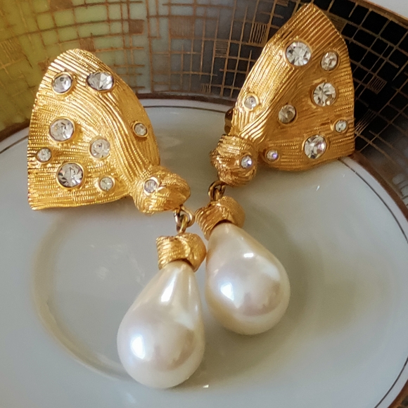 Vintage 1980s Marvella Teardrop Faux Pearl Clip-On Earrings Gold Tone Wedding